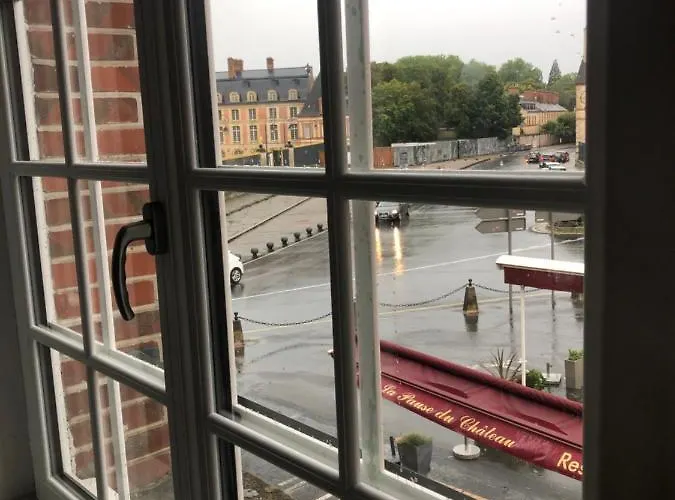 Le Mansart Au Pied Du Chateau Insead