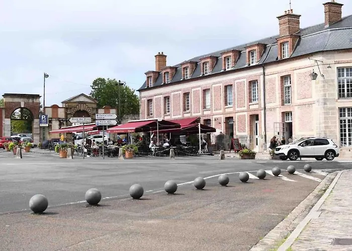 Le Mansart Au Pied Du Chateau Insead Fontainebleau