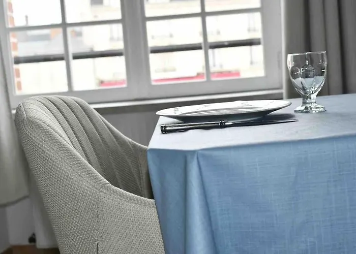 Le Mansart Au Pied Du Chateau Insead Fontainebleau