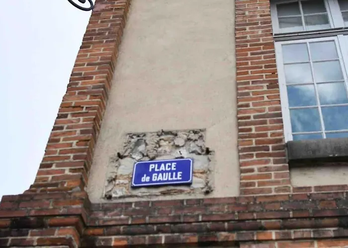 Le Mansart Au Pied Du Chateau Insead Fontainebleau